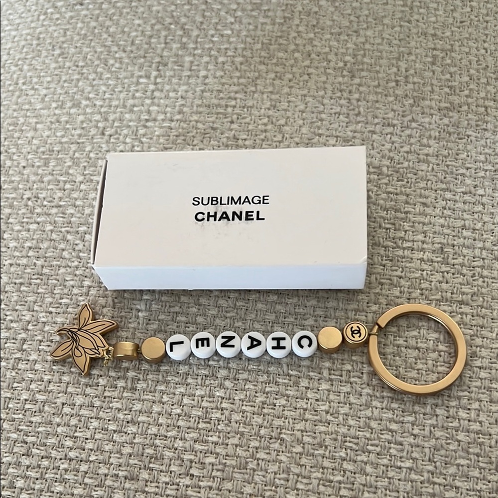 CHANEL Gold and White Key Holder